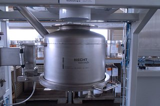 Dust-reducing filling heads