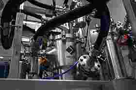 Schüttguthandling in  der Batteriefertigung