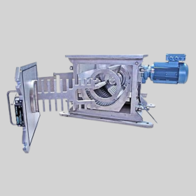 Crusher with sieve grater