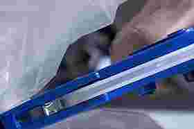 Obudowa z zamkiem zabezpieczającym